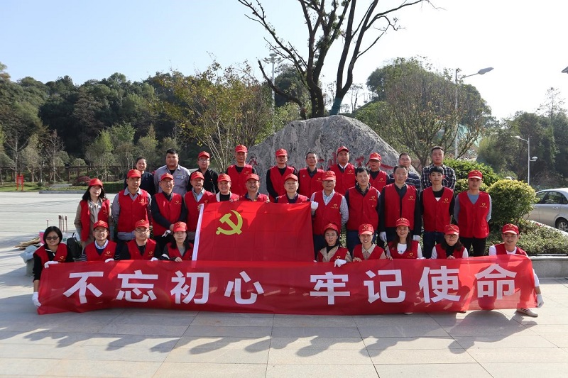 中南、建筑、中化地產(chǎn)聯(lián)合開(kāi)展主題教育黨員志愿服務(wù)活動(dòng)