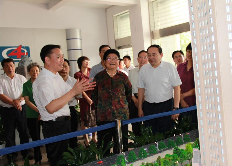 2012年9月，中國關心下一代工作委員會主任顧秀蓮來公司調(diào)研