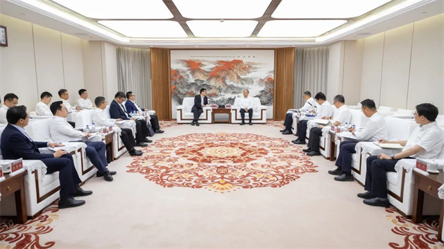 莫鼎革會(huì)見上海電氣集團(tuán)黨委書記、董事長吳磊